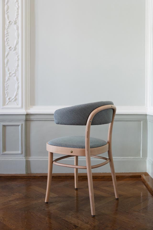 The Kipferl chair designed by Antenna for Gebrüder Thonet Vienna. Photo c/o Gebrüder Thonet Vienna.
