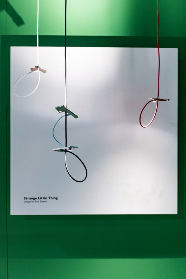 The Bruce Springsteel light by Ingo Maurer, featuring technical finesse and lightness, its delicate spotlight held in place by two elastic wires to conduct electricity and allow for movement. Photo c/o Ingo Maurer.
