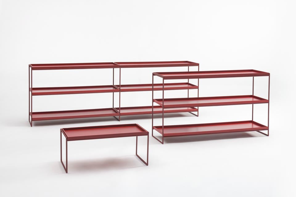 The flexible Trays storage and table collection designed by Piero Lissoni for Kartell. Photo c/o Kartell.
