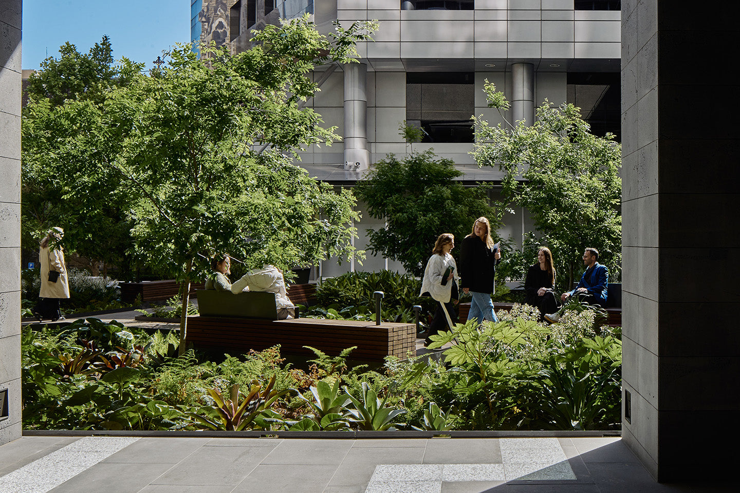 Relaxing in the garden rooftop. Photography © Peter Bennetts c/o Hassell.
