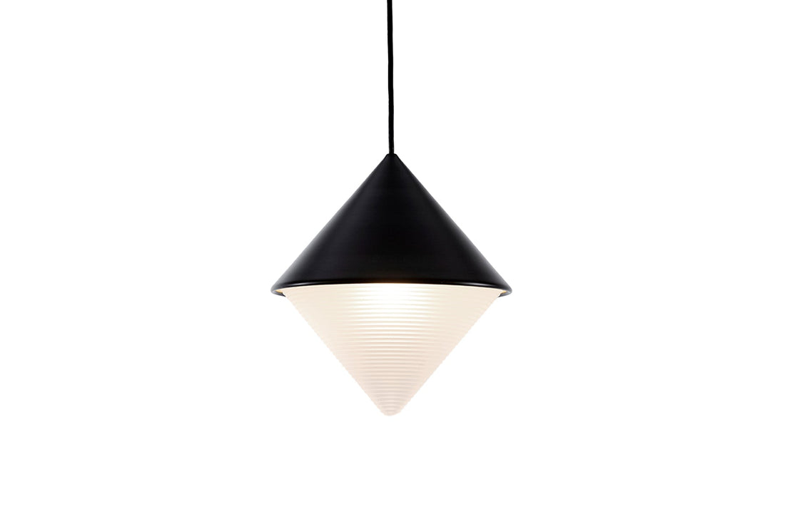 Black / Universal Voltage